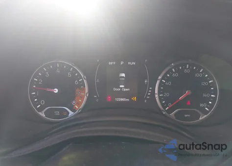 2015 Jeep Renegade Latitude z USA, uszkodzony, nr VIN ZACCJBBTXFPC27826